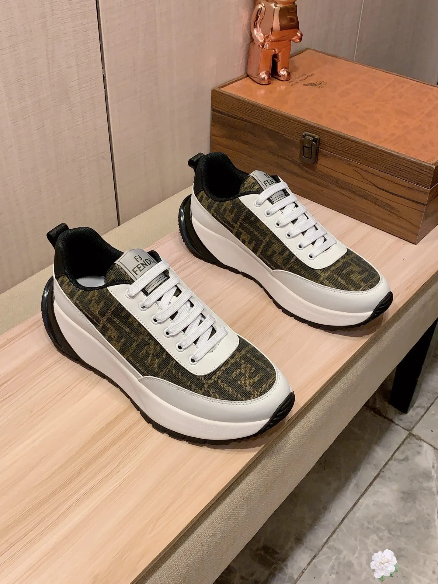 Men's men's shoes💰460💰💰🎩🎩[Lightning][Lightning] "FENDI*" The latest and most popular casual shoes, top brand [Seduce] luxury~purchase, top~quality. [Strong] The upper is made of imported breathable cowhide with material ➕ breathable sheepskin feet (•) and fine workmanship. The original stylish and stylish soft rubber wear-resistant and non-slip outsole is light and comfortable on the feet. The real thing looks better when photographed. 305: code: 38-44, 2️⃣ colors selected